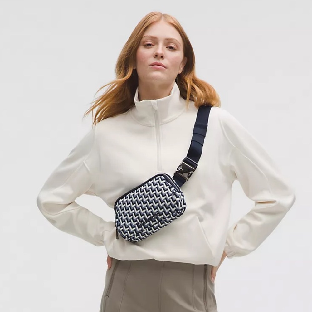 lululemon athletica Everywhere Belt Bag 1L
L Monogram Knit